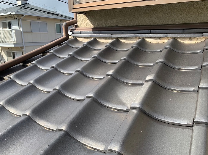 葺き戻し前の瓦屋根