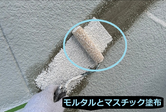 洲本市で外壁補修工事としてモルタル壁の膨れやクラックを修繕する現場でモルタルとマスチック塗布