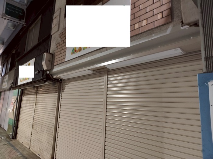 神戸市灘区の商店街で手動式2分割シャッター交換完了