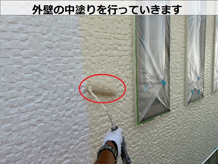 神戸市垂水区で2階建て木造の外壁サイディングを塗装で中塗り