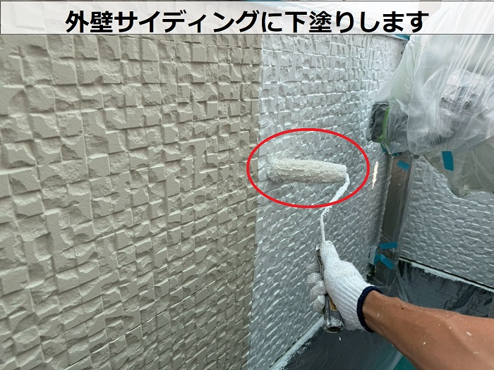 神戸市垂水区で2階建て木造の外壁サイディングを塗装で下塗り