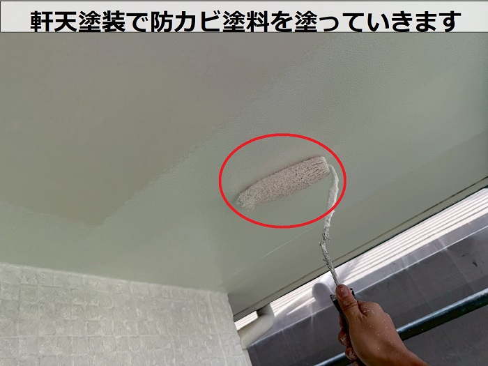 神戸市垂水区で2階建て木造の外壁サイディングを塗装する現場で軒天塗装