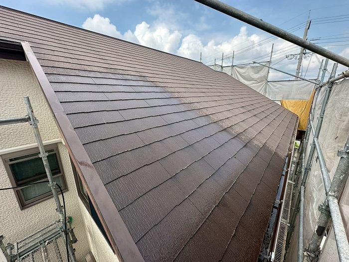 神戸市垂水区で色褪せたスレート屋根を遮熱塗料で塗り替える前の様子