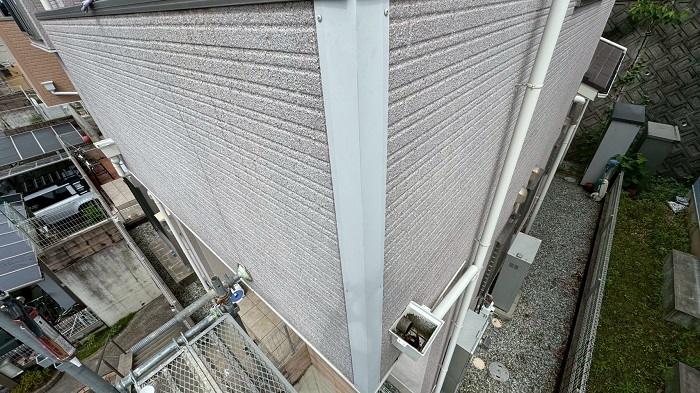 明石市でベランダの外壁サイディングの剥がれを部分補修した後の様子