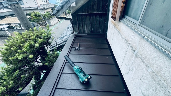 金属屋根へのカバー工法　立平葺き