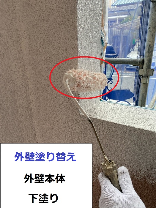 三木市での外壁塗り替えで外壁本体下塗り