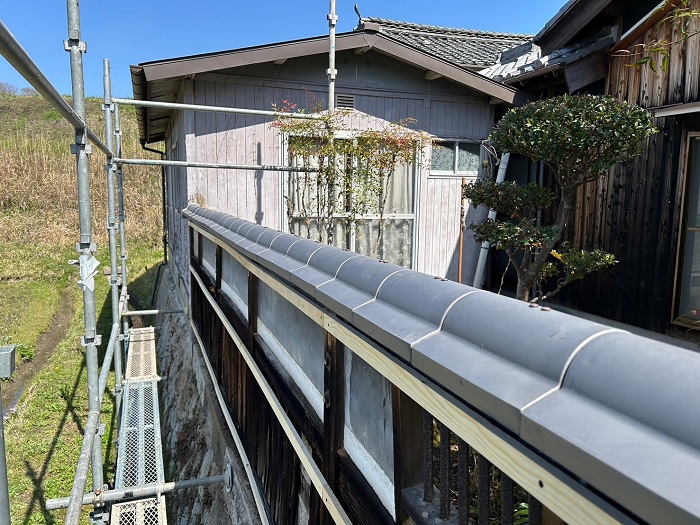 擁壁の笠木瓦取り付け完了