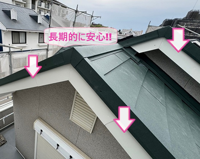 破風板の金属カバー工法で長持ちするガルバリウム鋼板を巻いた様子