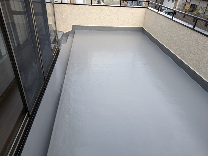 洲本市でコンクリート土間にウレタン防水通気緩衝工法を行った後の様子