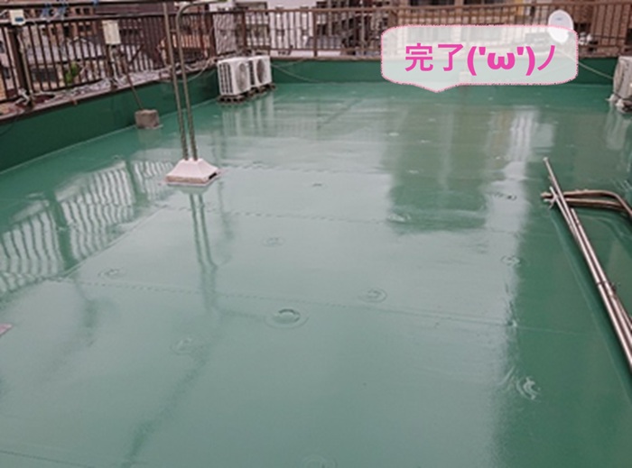 明石市で防水性能が長持ちするゴムシート防水の保護塗装が完了した現場の様子