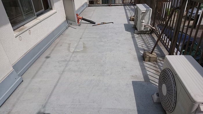 防水工事前のベランダ