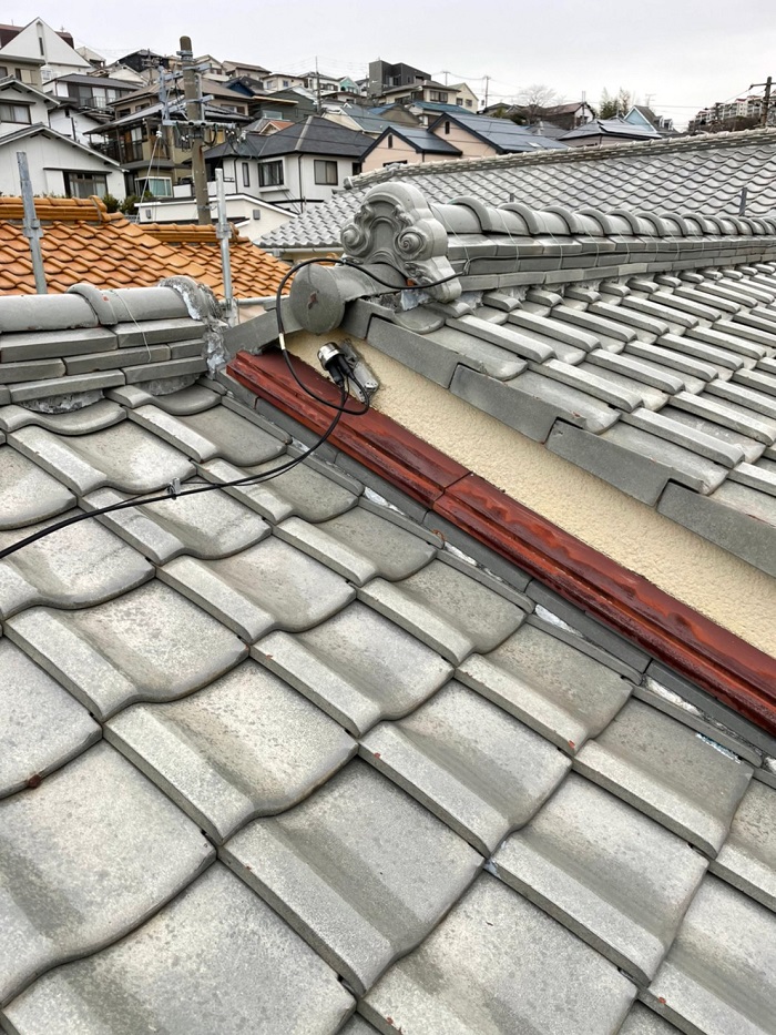 屋根耐震工事前の陶器瓦
