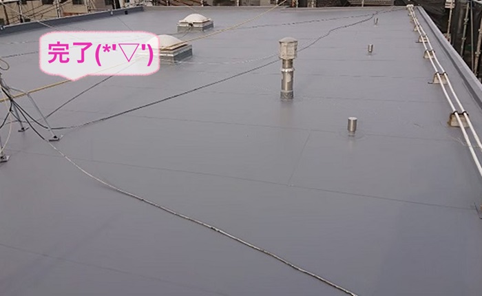 神戸市灘区の陸屋根リフォーム工事でゴムシート防水の貼り替えが完了した現場の様子