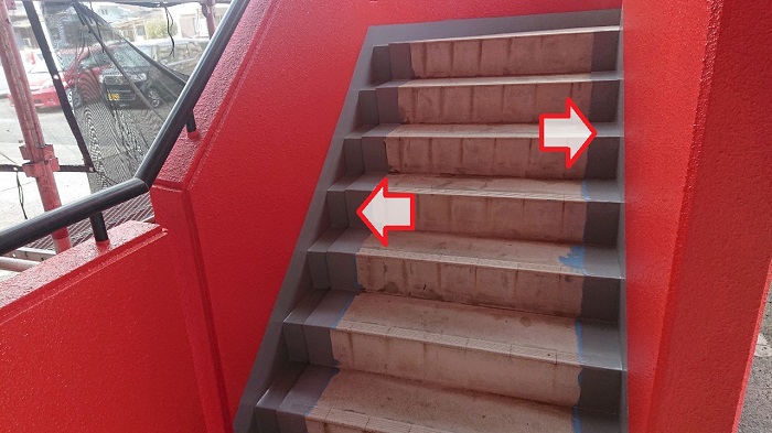 長尺シートを貼る前にトップコート塗り