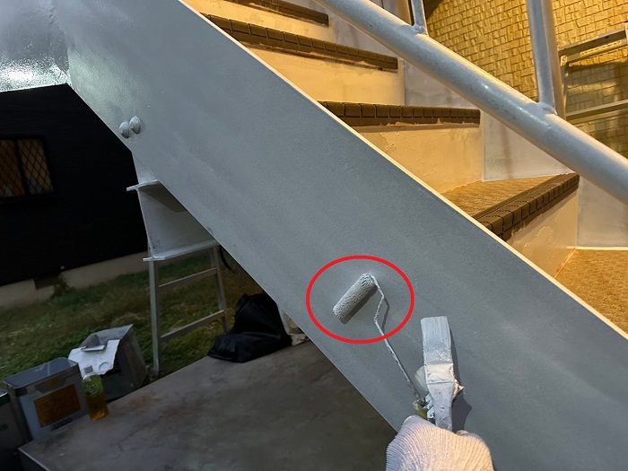 鉄骨階段へ錆止め塗布