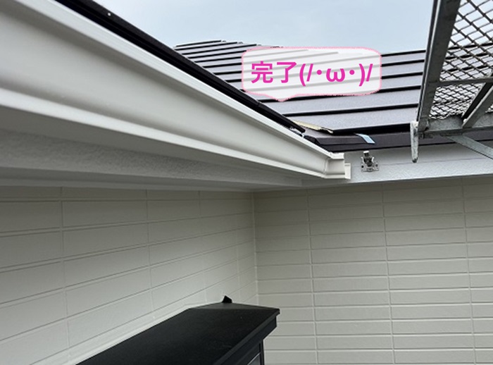 神戸市灘区のシルビスケアPC50を用いた２階の軒樋交換が完了した現場の様子