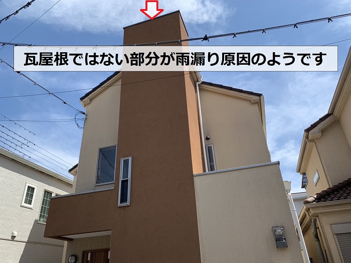 風災で破損した屋根は金属屋根の様子