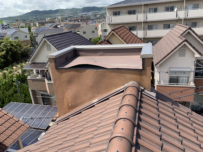 伊丹市で屋根板金工事を行う前の様子