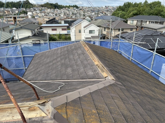 三木市で屋根工事を行う前のスレート屋根