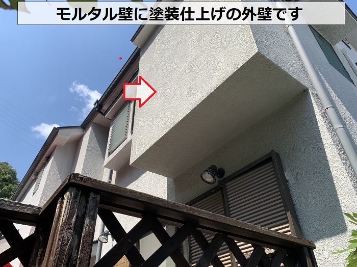 ひび割れの多い外壁はモルタル製