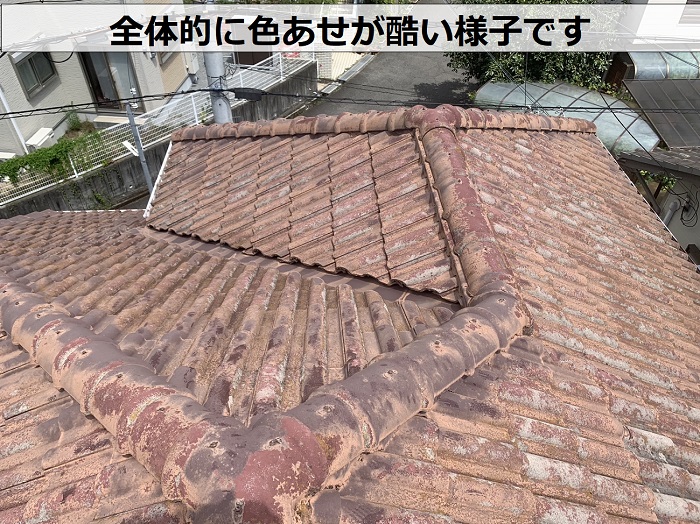 モニエル瓦の色あせが酷い様子