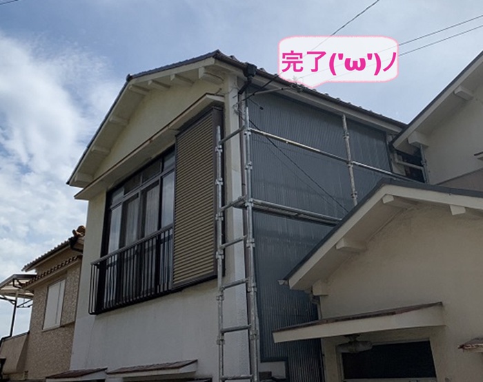 神戸市須磨区でモルタル壁を波板金へのリニューアル施工が完了した現場の様子