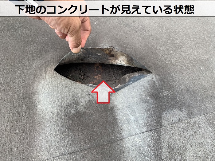 ビルの陸屋根無料診断でシート防水が破れているのを確認