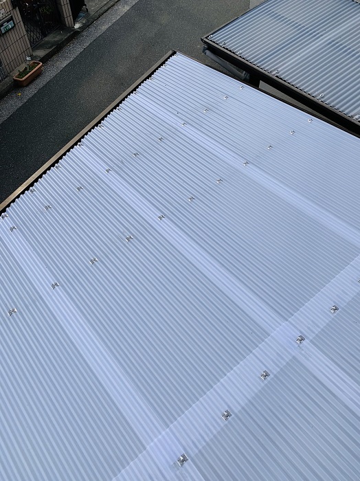 芦屋市でポリカ波板貼り替えを行った後の様子