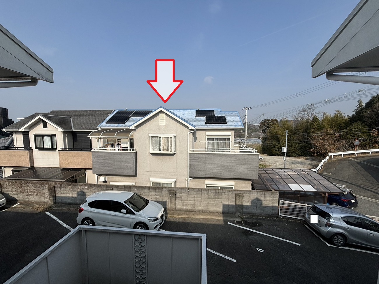 太陽光パネル付きのカラーベスト屋根