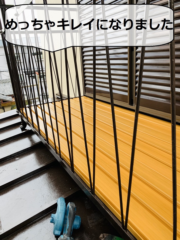 ベランダ床がキレイになった様子