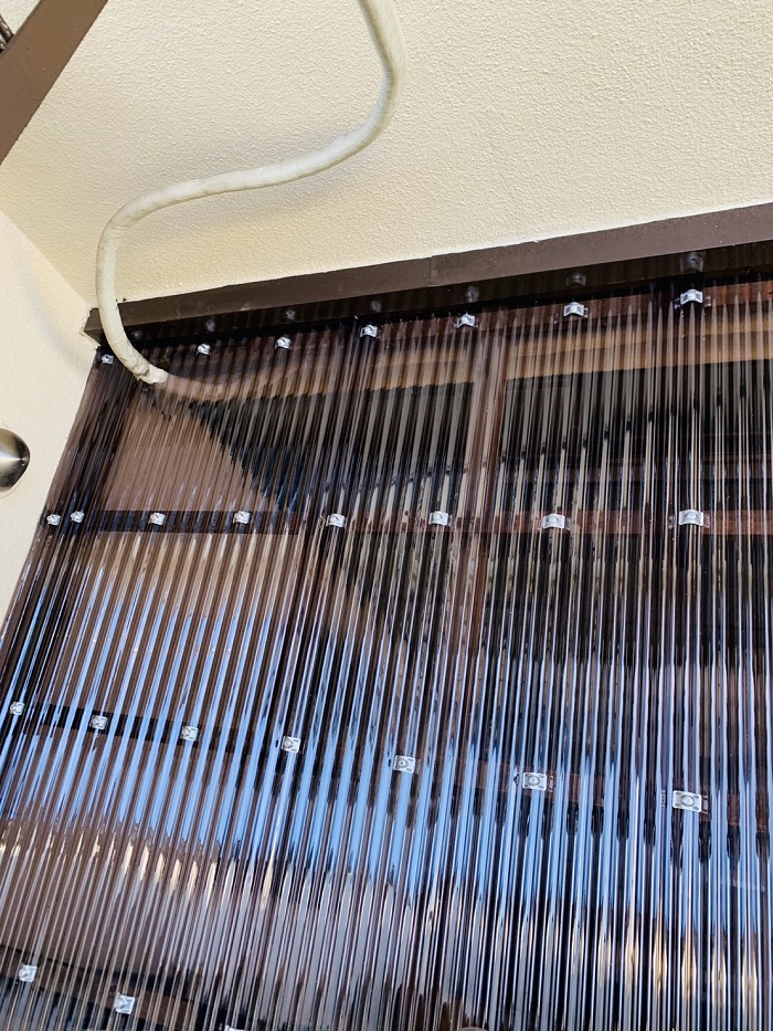ポリカ波板を貼り替えた様子