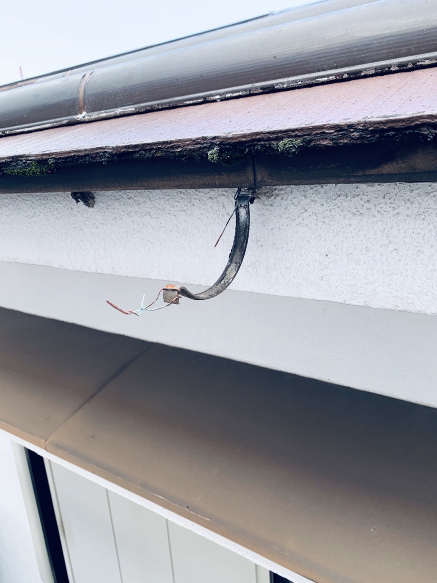 軒樋を撤去した様子