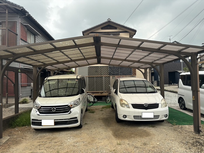 太子町で2台用ガレージ屋根をポリカ波板へ張り替える前の様子