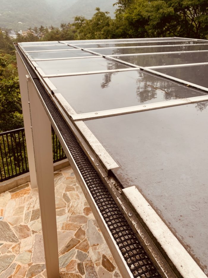 カーポートに落ち葉除けネット