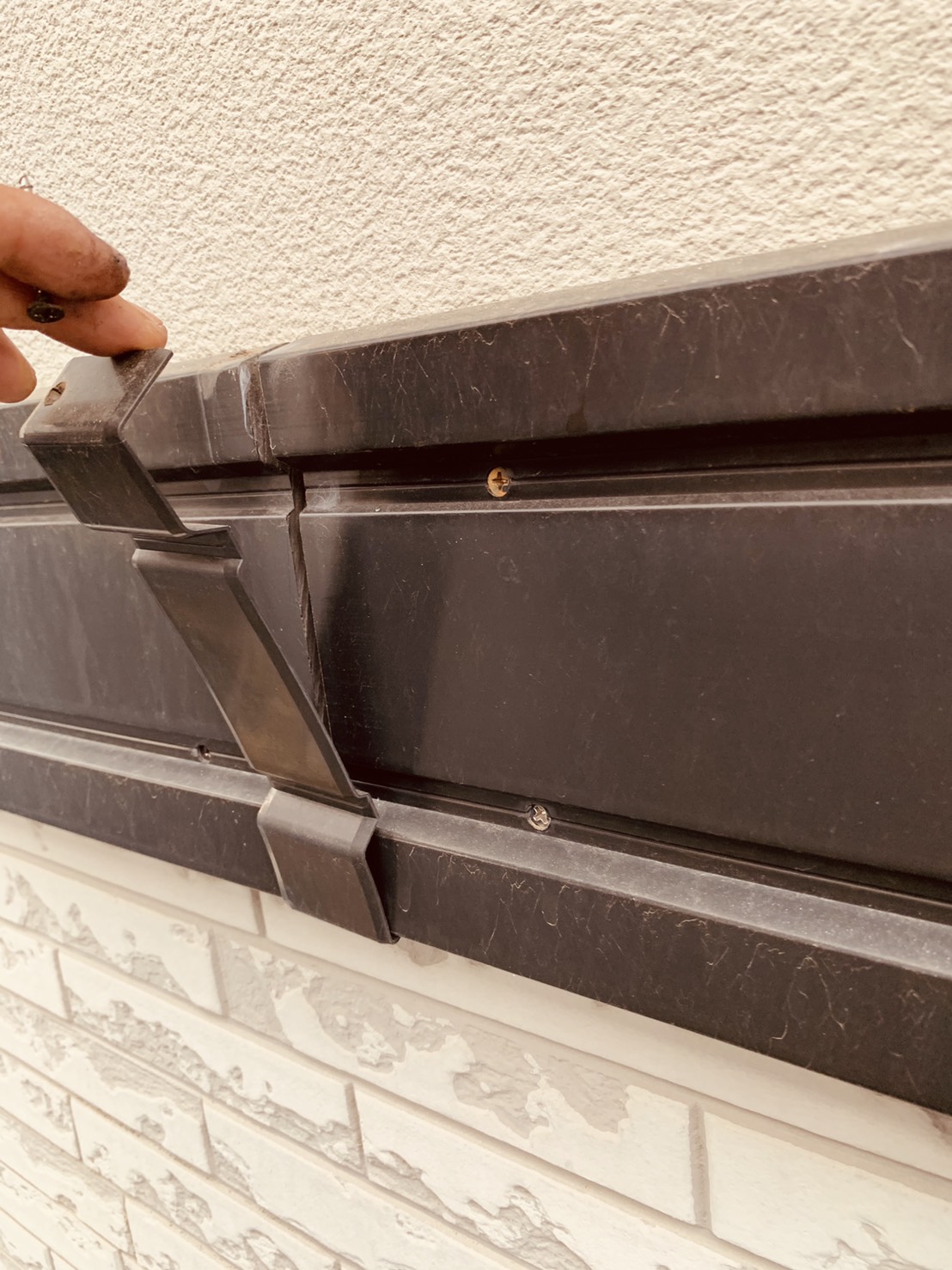 コーキング補修したカバーの様子