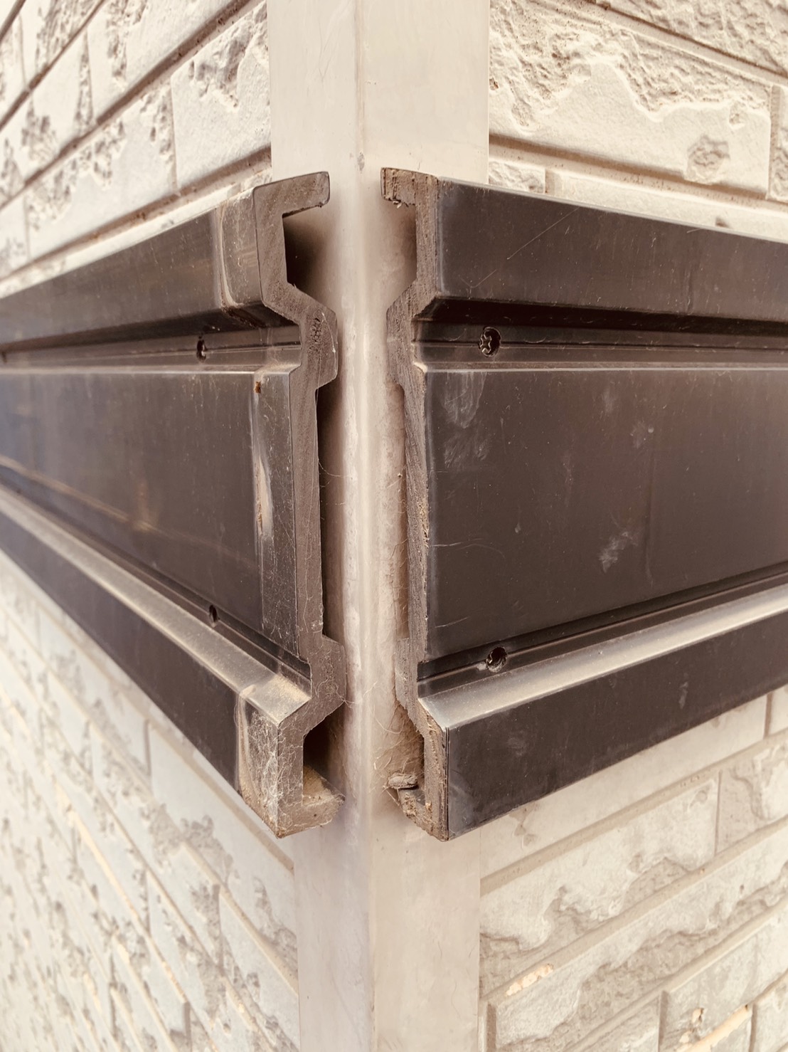 コーナーカバーを撤去した様子