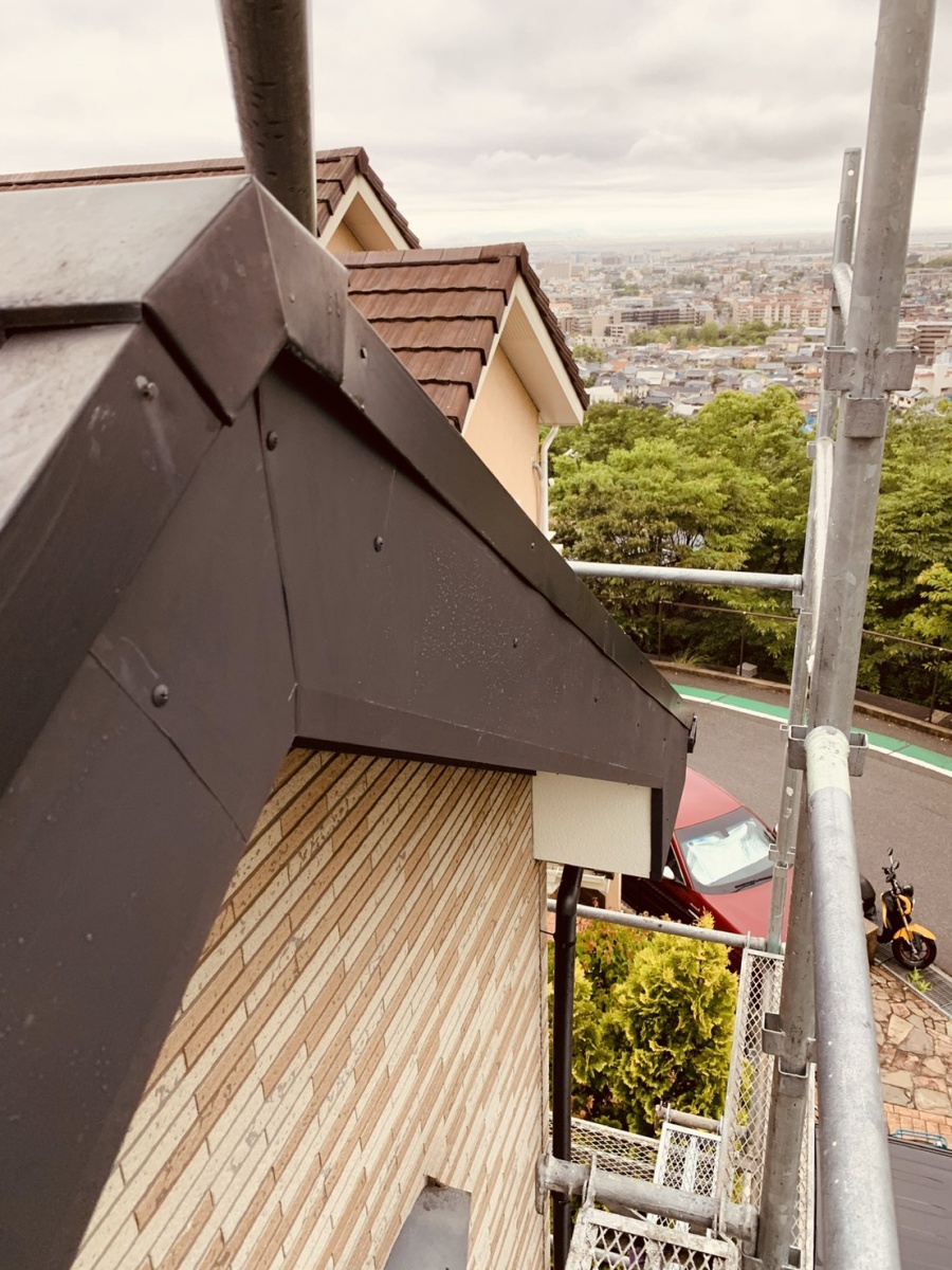 破風板板金の仕上がりの様子