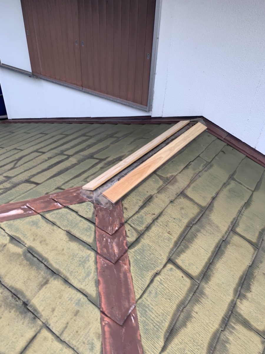 神戸市垂水区での屋根塗装まえに棟板金を撤去して棟木の取り付け