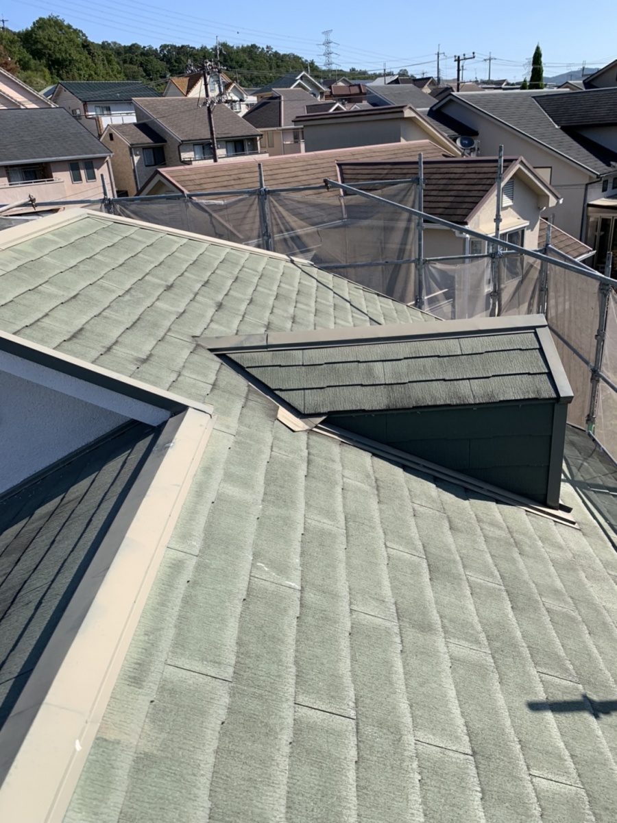 淡路市での屋根リフォーム工事前のスレート屋根の様子