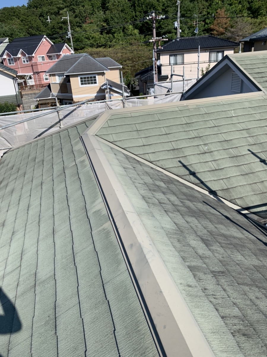 淡路市での屋根リフォーム工事前のスレート屋根の様子