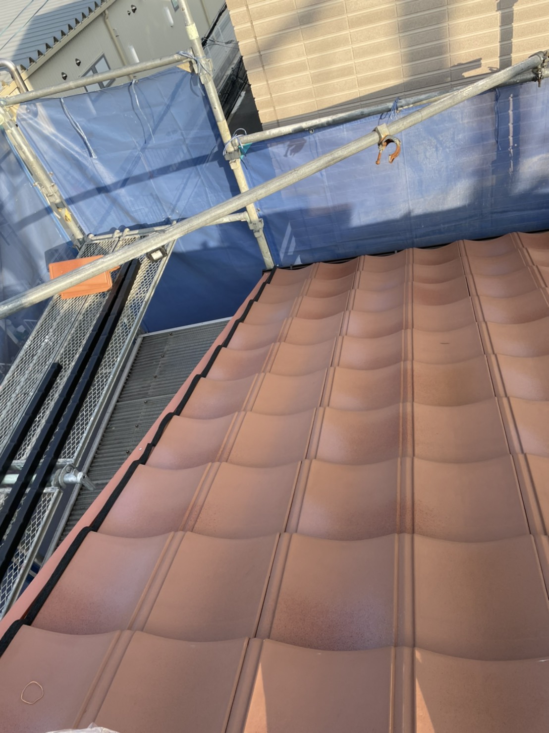 三木市での通気断熱工法でルーガを葺いた様子