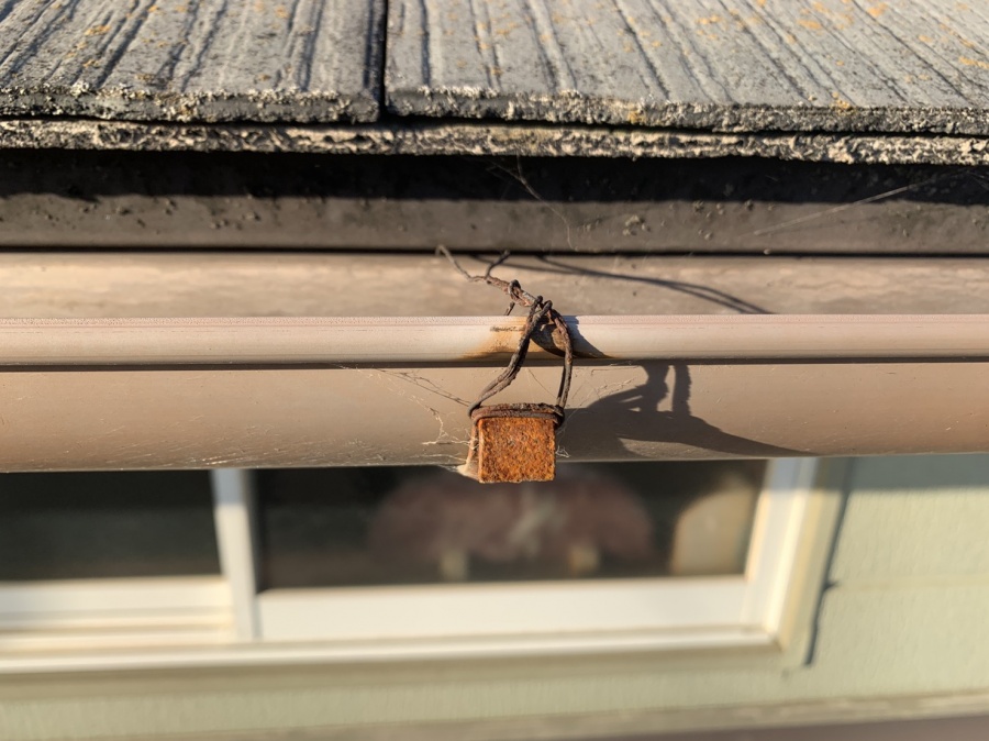 淡路市でのスレート屋根点検での雨樋の様子