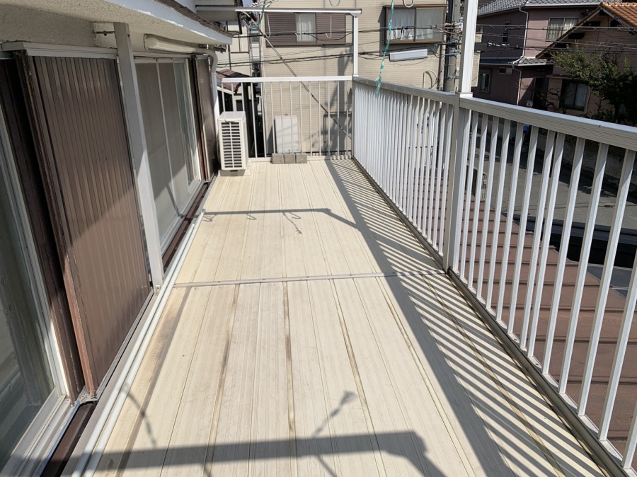 明石市で行ったトタン屋根工事のベランダの様子