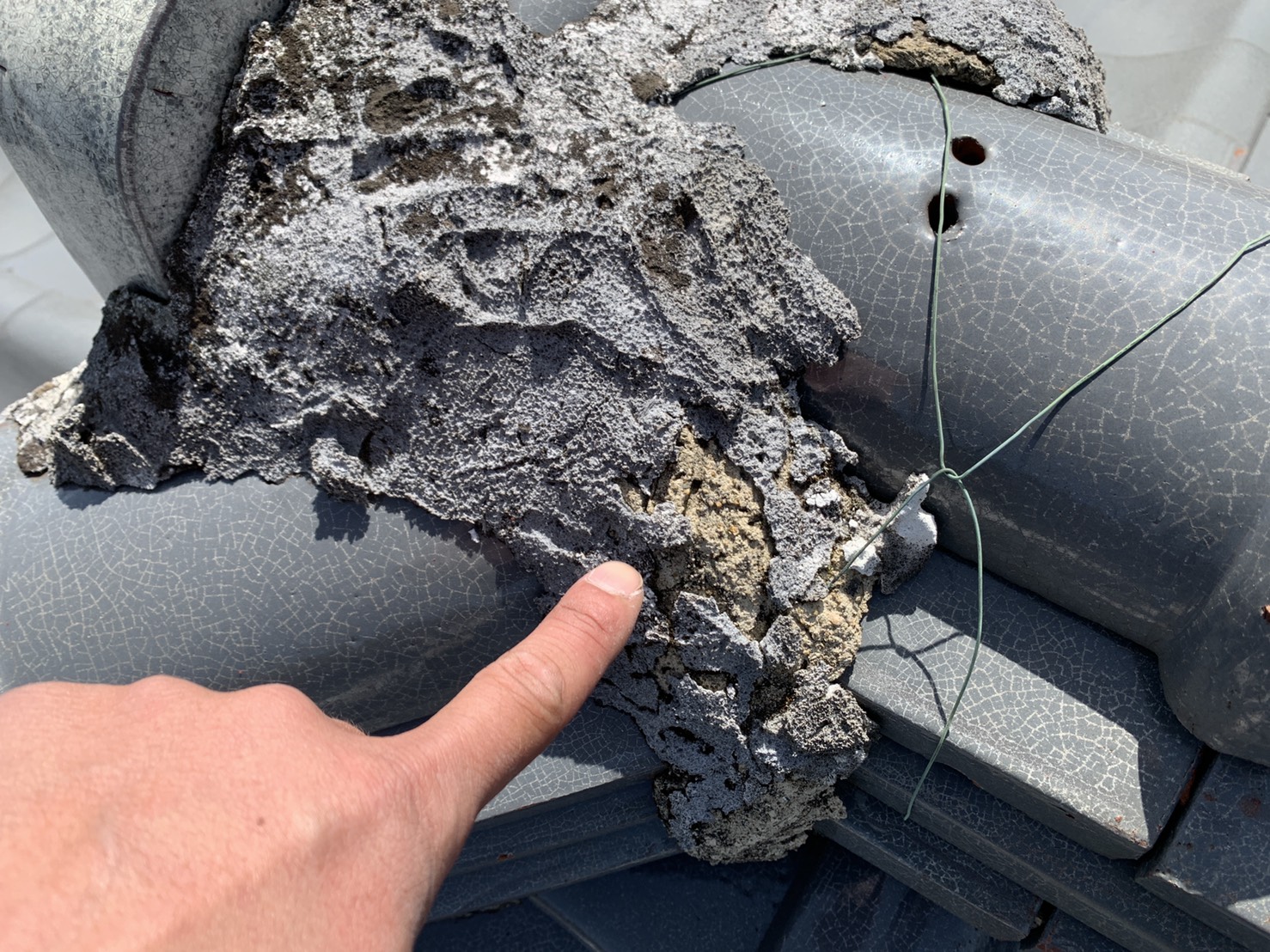 真っ黒になった漆喰の様子