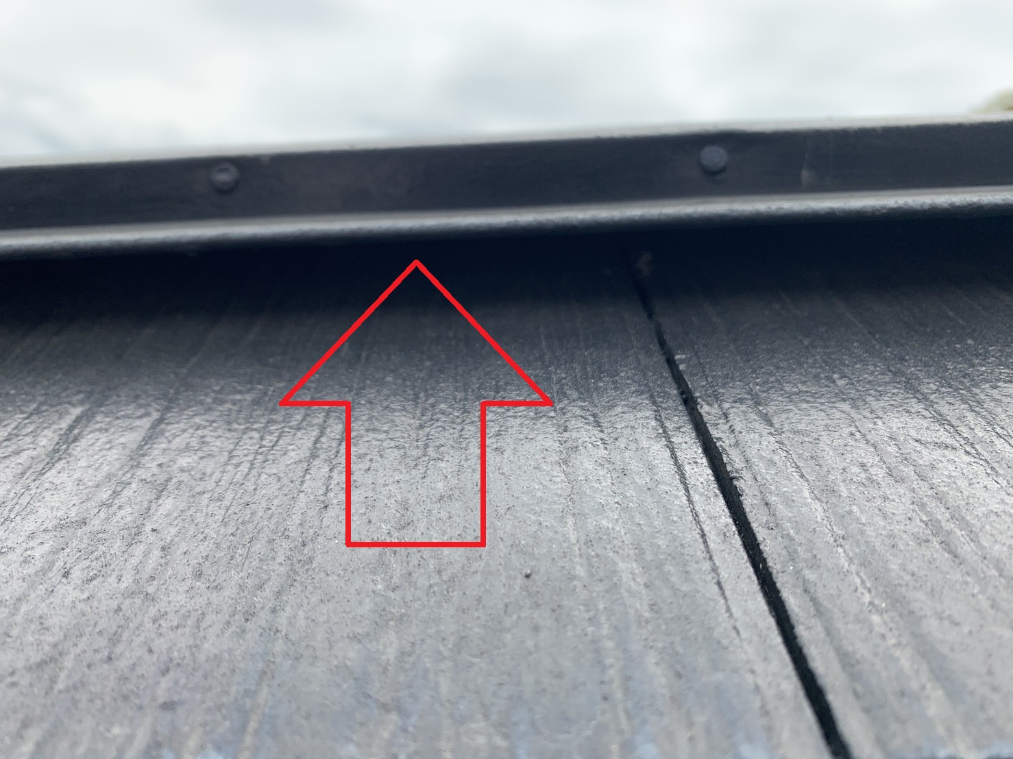 神戸市長田区での雨漏りの原因となった棟板金の浮き