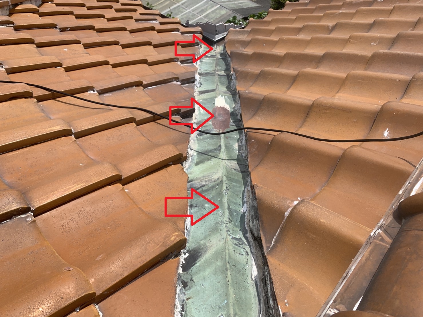 神戸市西区の瓦屋根調査で銅板の谷板を考察