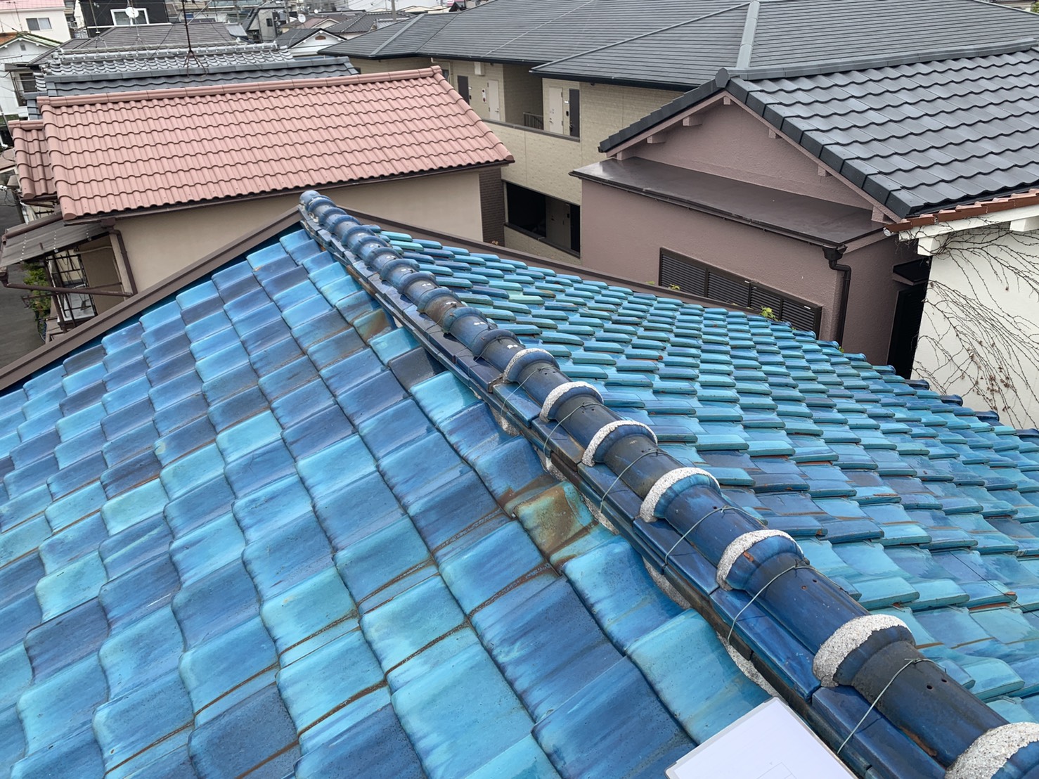 明石市で外装リフォームのお見積もりを行った瓦屋根の様子