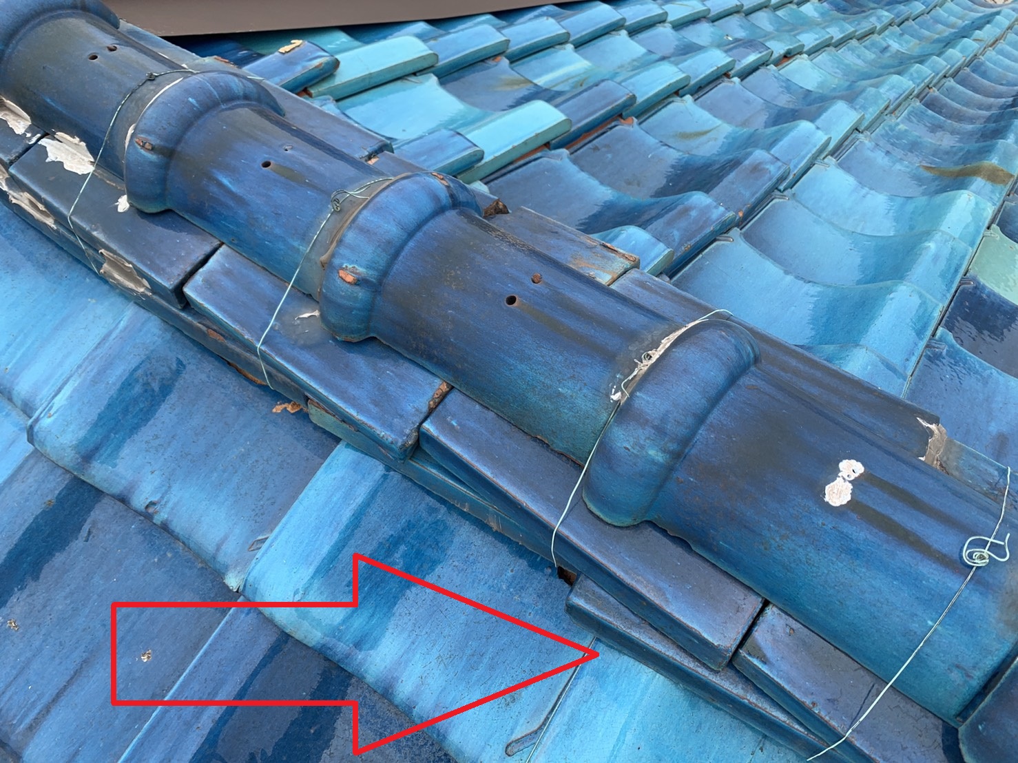 外装リフォームのお見積もりで瓦屋根を点検