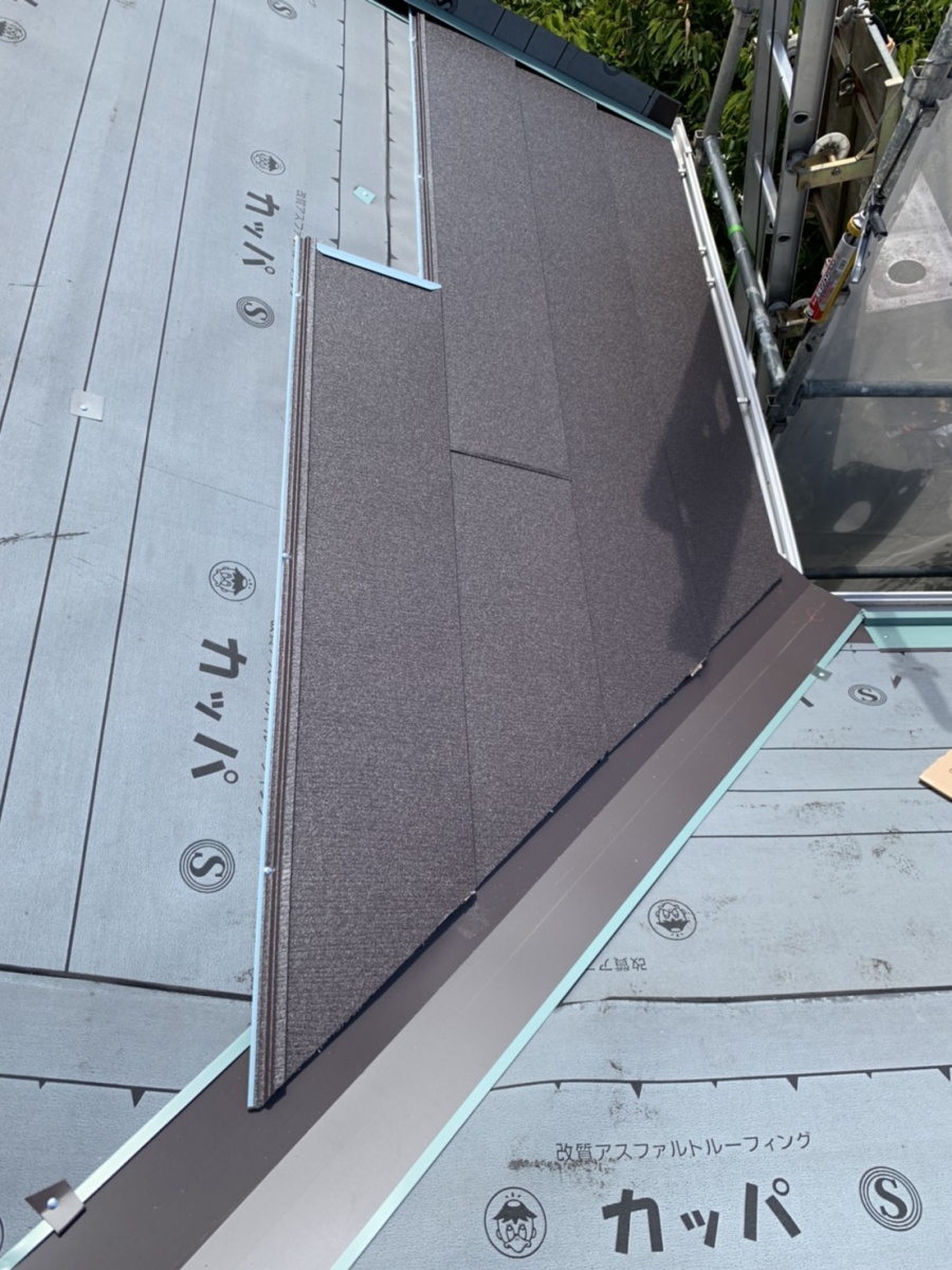 ガルテクトを葺いている様子