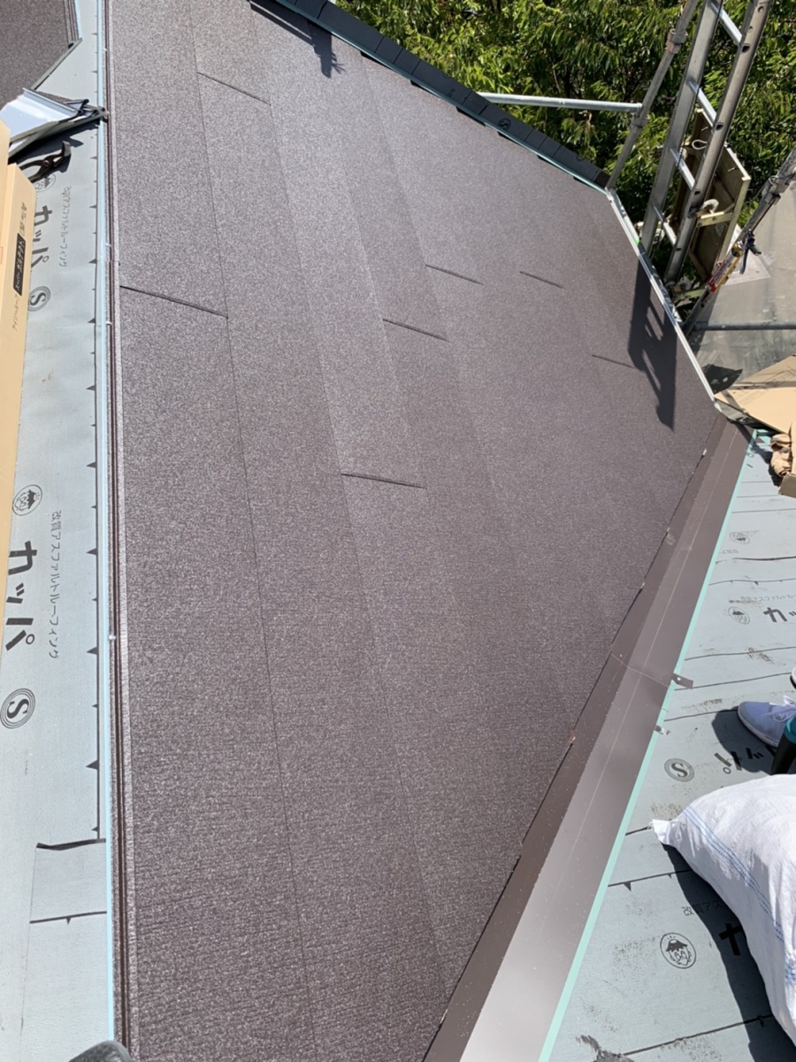 ガルテクトを葺いている様子